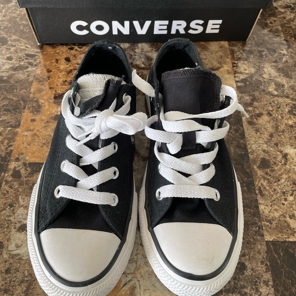 New never worn Converse - Picture 1 of 6
